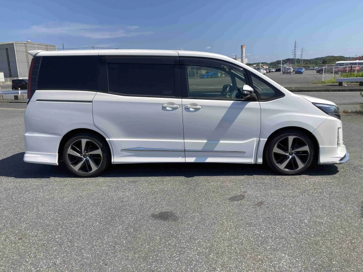 2017 Toyota NOAH